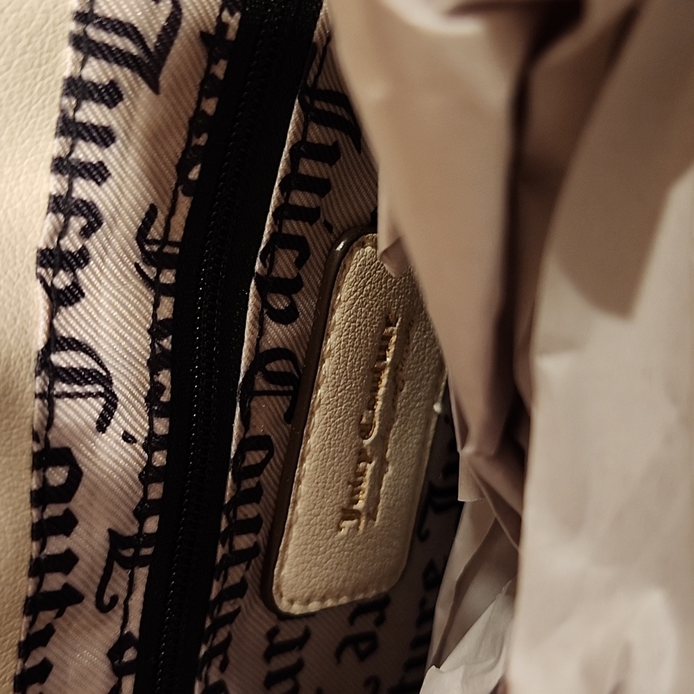 Elegant Cream Quilted Shoulder Bag - Picture 6 of 8